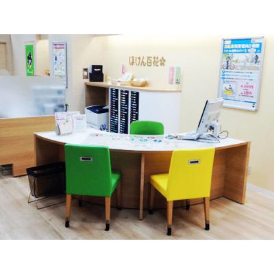 ほけん百花 カリーノ江坂店 相談スペース1