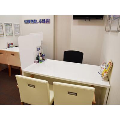 保険見直し本舗 神戸ハーバーランド店 店内